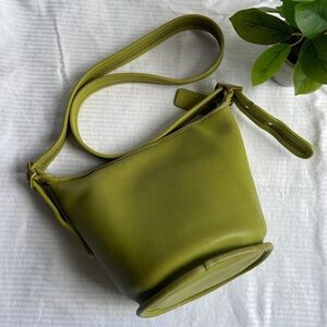 Coach Vintage RARE Lime GREEN Leather Maggie Duffle Bag #9019 Brass Hardware